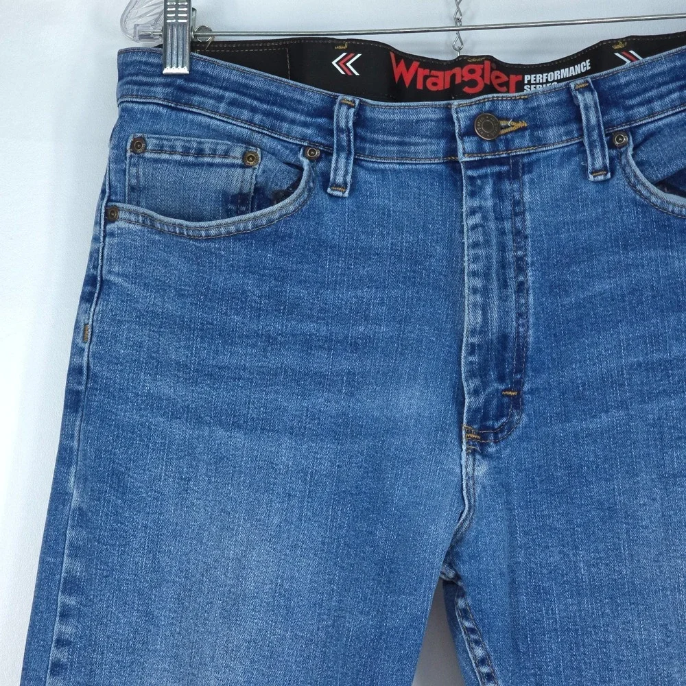Wrangler Light Wash Jeans Mens 34x30 Performance Series Straight Leg Workwear